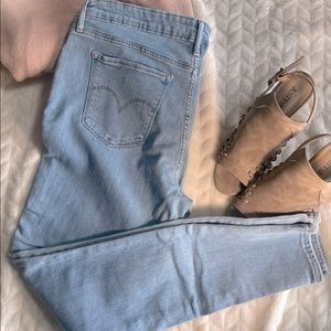 Levi’s 711 Skinny Jeans - Size 32